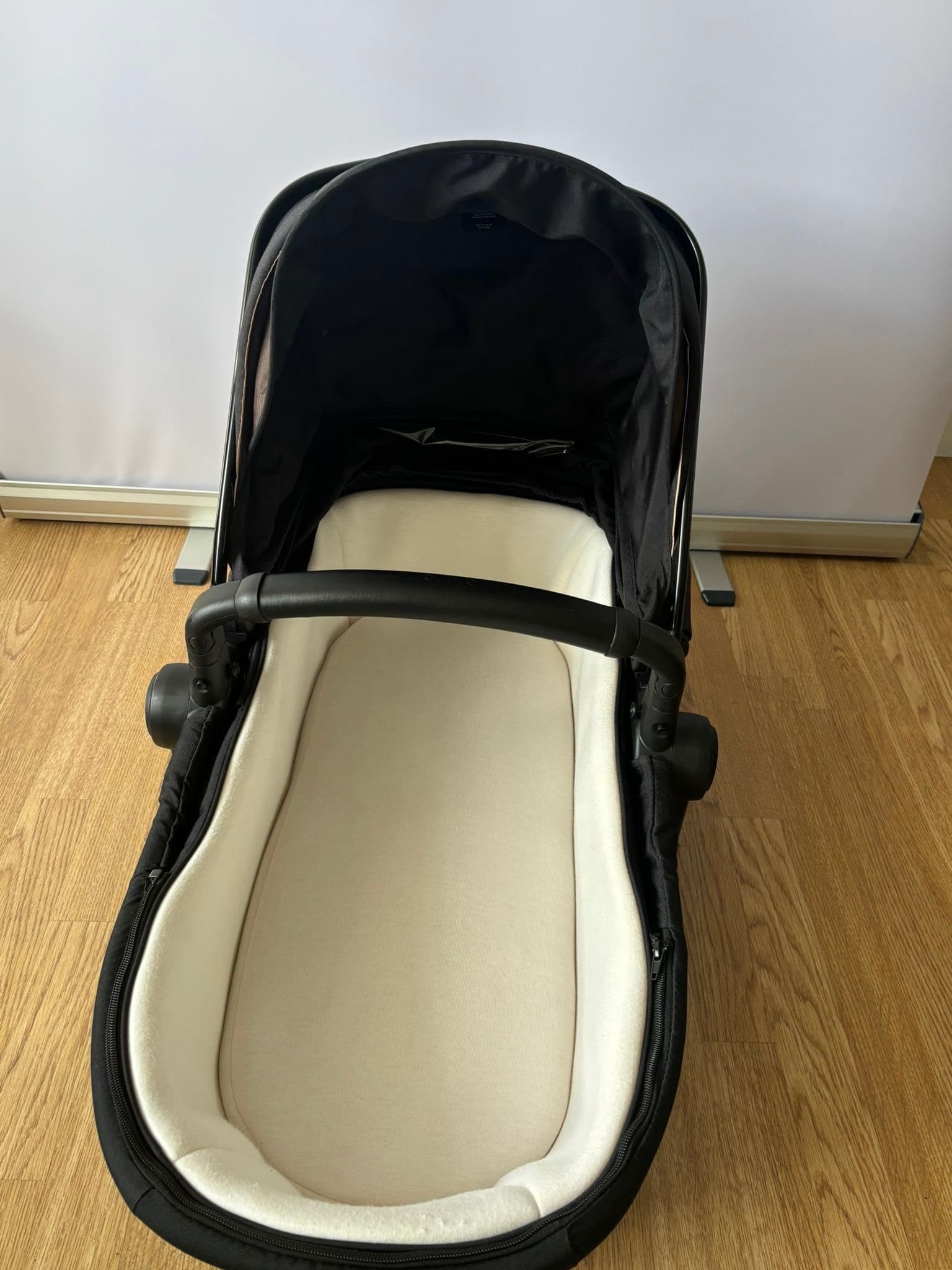After cleaning, the Silver Cross bassinet fabric looking bright and refreshed.